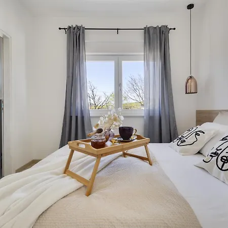 ヴィラ Grigia Radosinovac